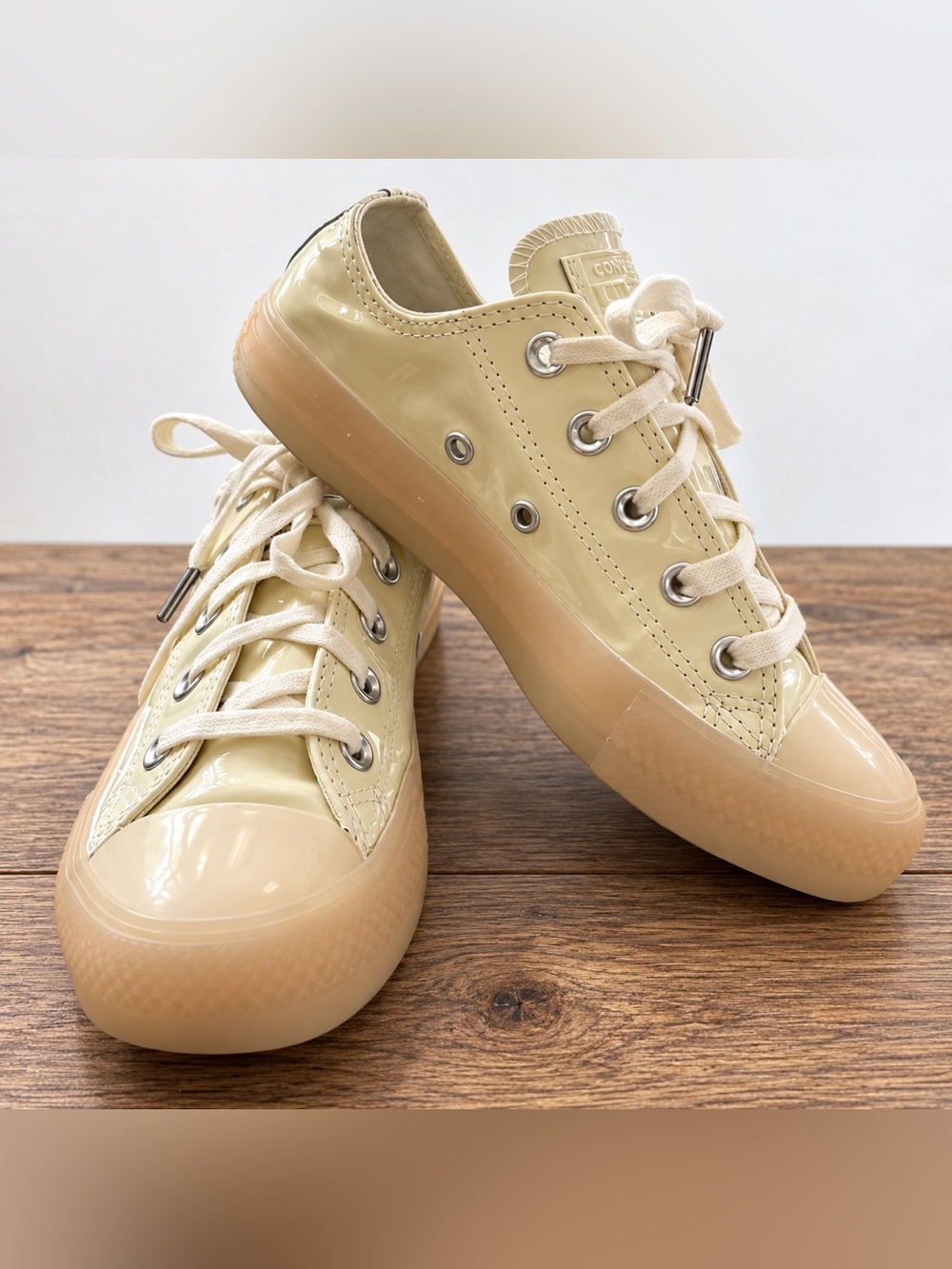 Converse Run Star Trainer Cream Patent Gum Sole Women’s 5.5 A16560C